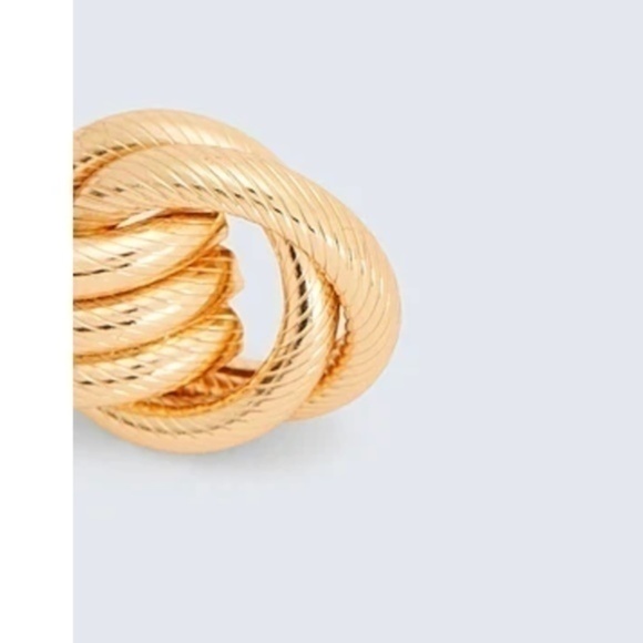 NWB Hoop gold Earrings - Picture 4 of 11